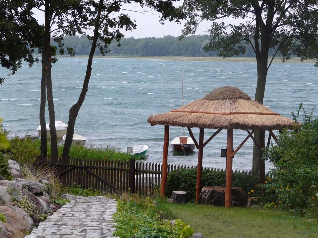 Wypoczynek i noclegi bezpośrednio nad jeziorem powidzkim